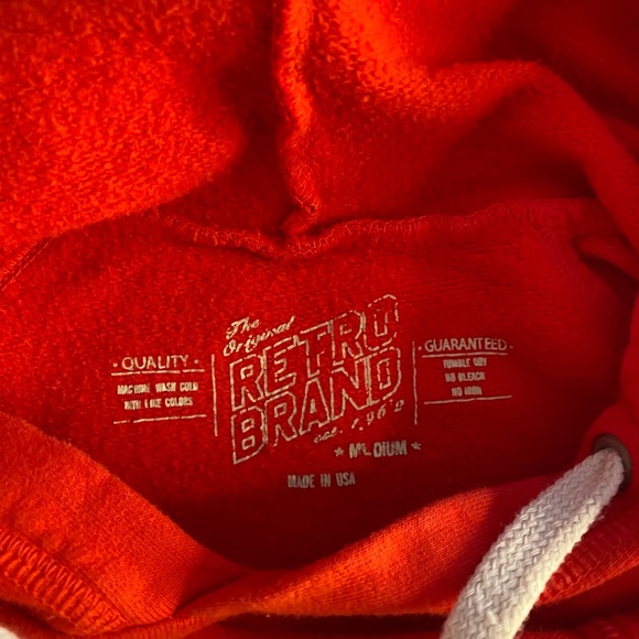UNIVERSITY OF WISCONSIN RED HOODIE! - Picture 3 of 3